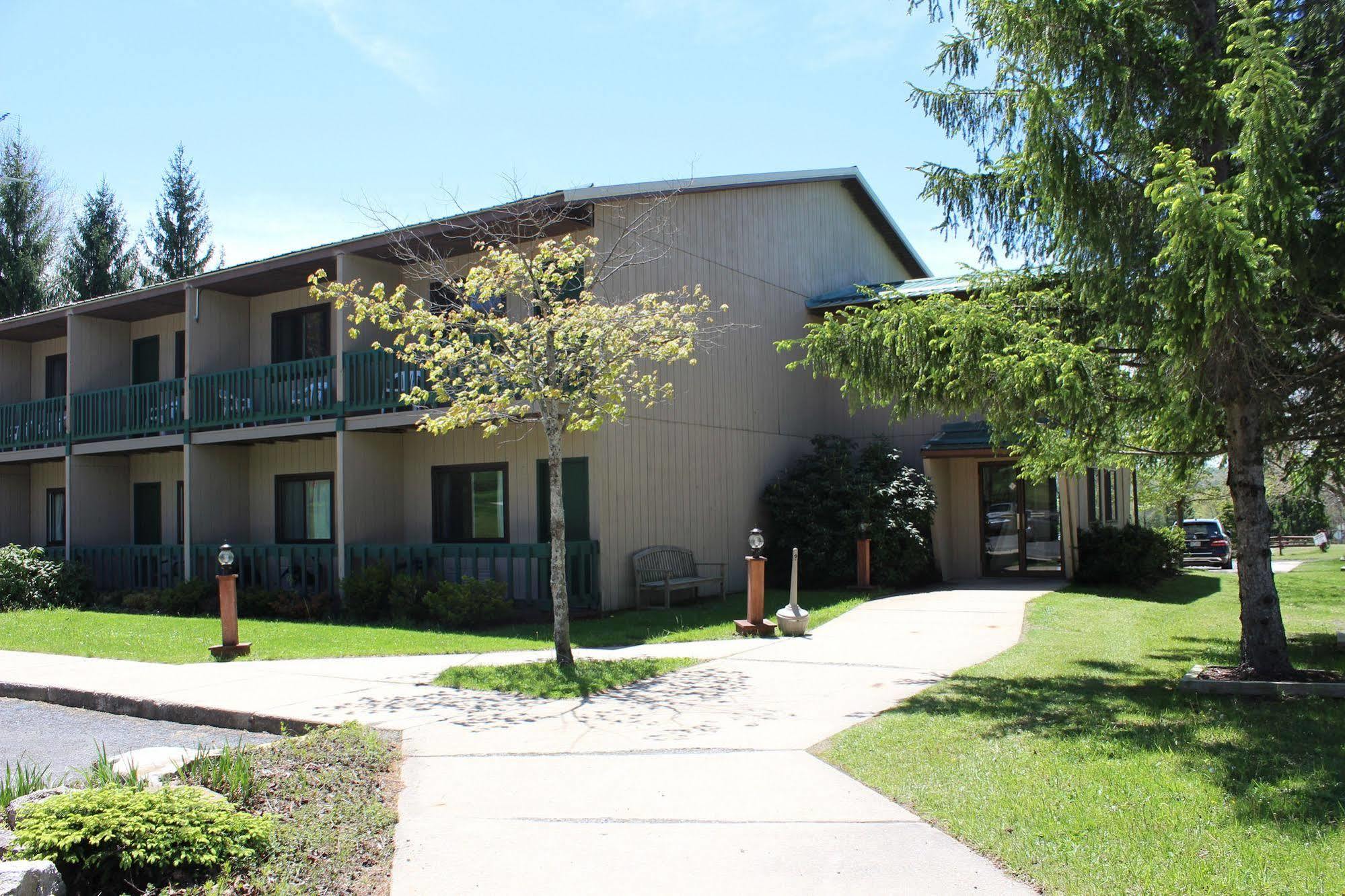 Alpine Lake Resort Terra Alta Exterior photo