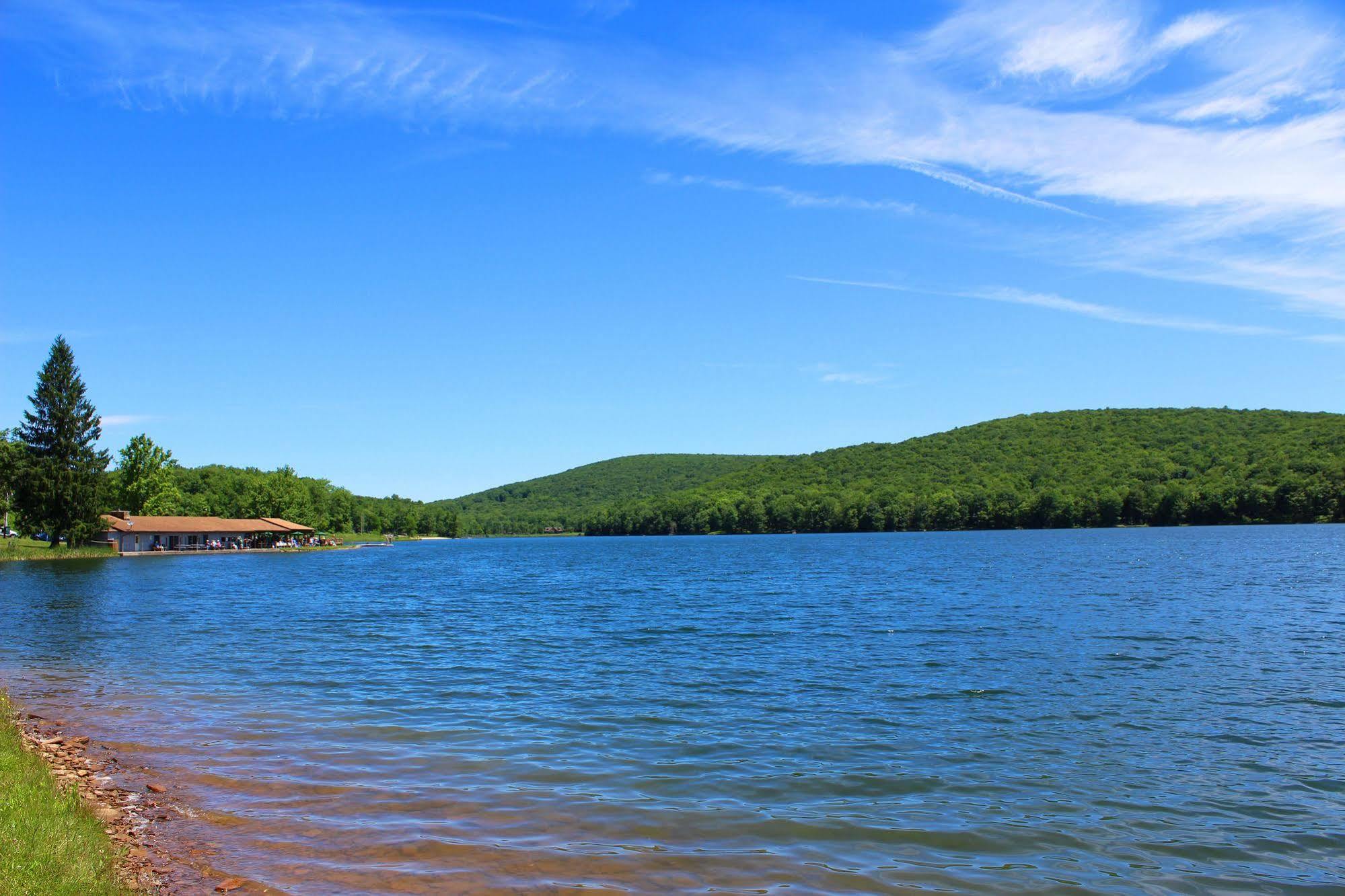 Alpine Lake Resort Terra Alta Exterior photo